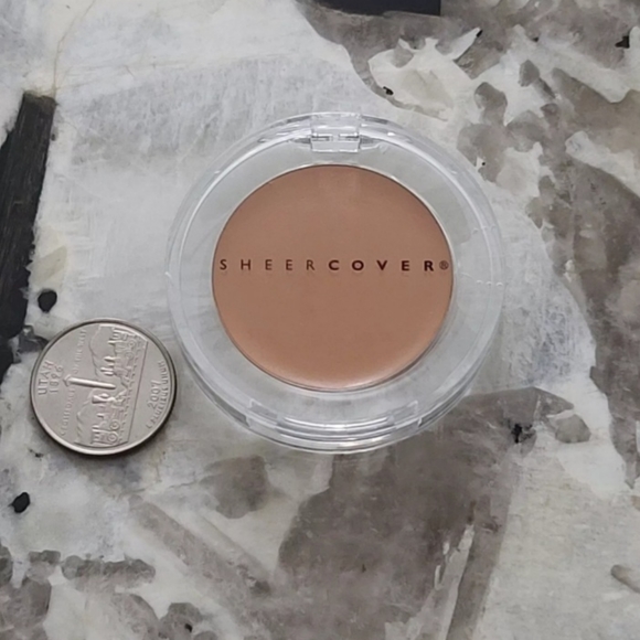 Sheer Cover DARK Creme Concealer 5g, Shadowing Contour, Sealed New - Picture 1 of 3